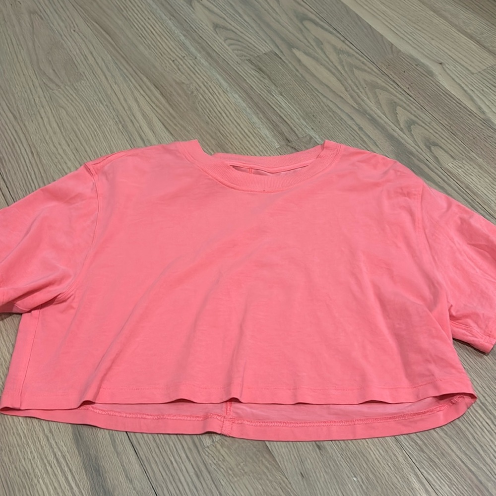Lululemon cropped tee
